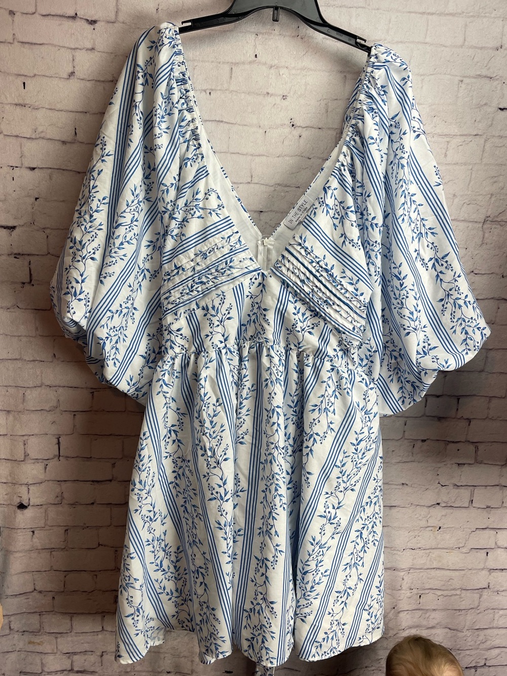 In the style Lorna Luxe dress size 26 blue and white puff sleeves